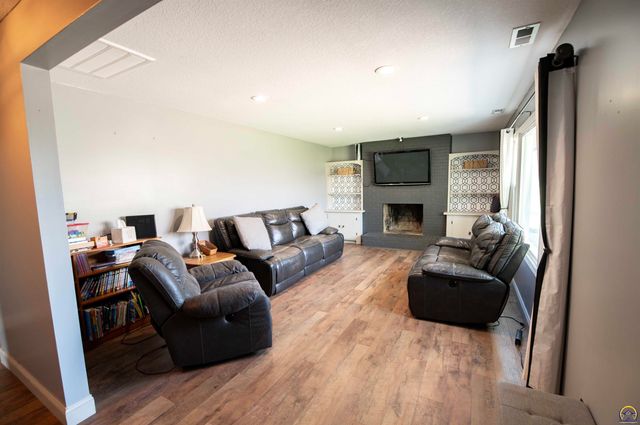3641 NE Kincaid RD, Topeka, KS 66617