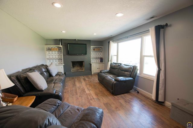 3641 NE Kincaid RD, Topeka, KS 66617