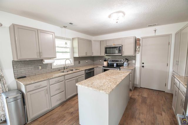 3641 NE Kincaid RD, Topeka, KS 66617
