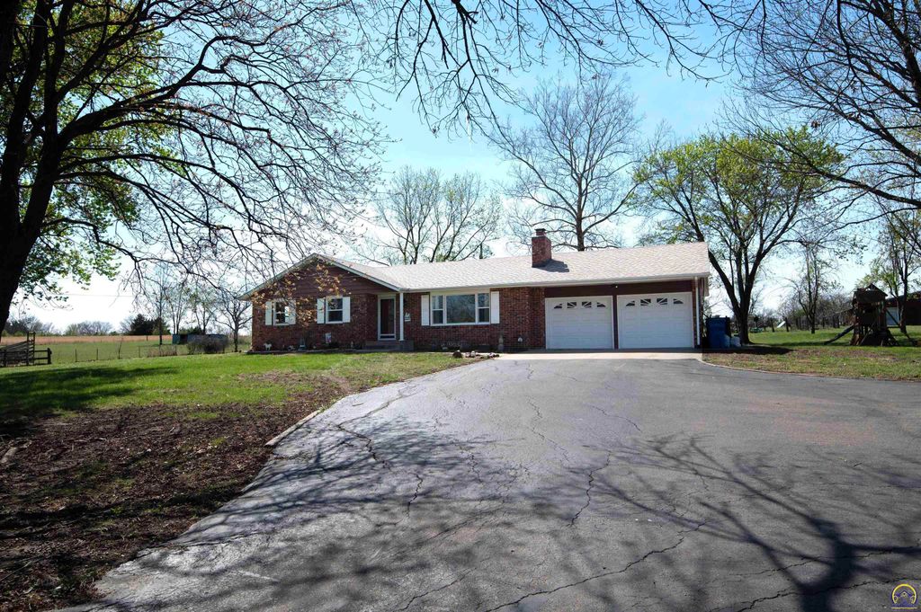 3641 NE Kincaid RD, Topeka, KS 66617
