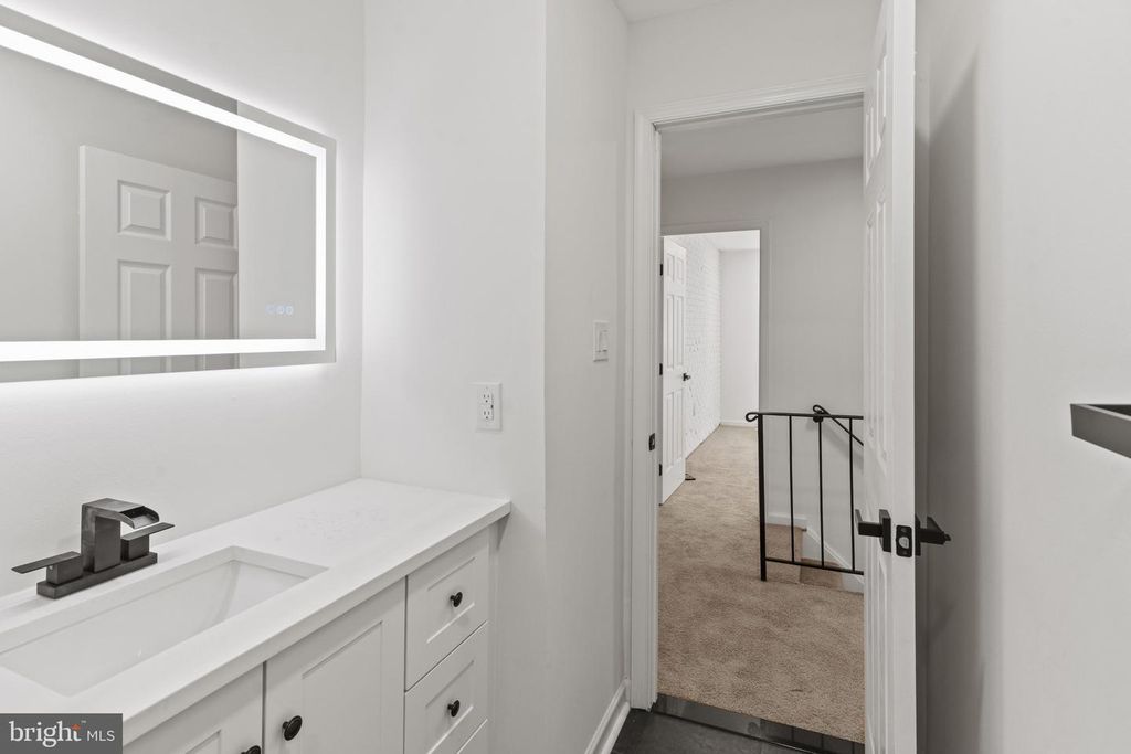 Image 10 of property listing at 6447 UNION CT, Glen Burnie, MD 21061