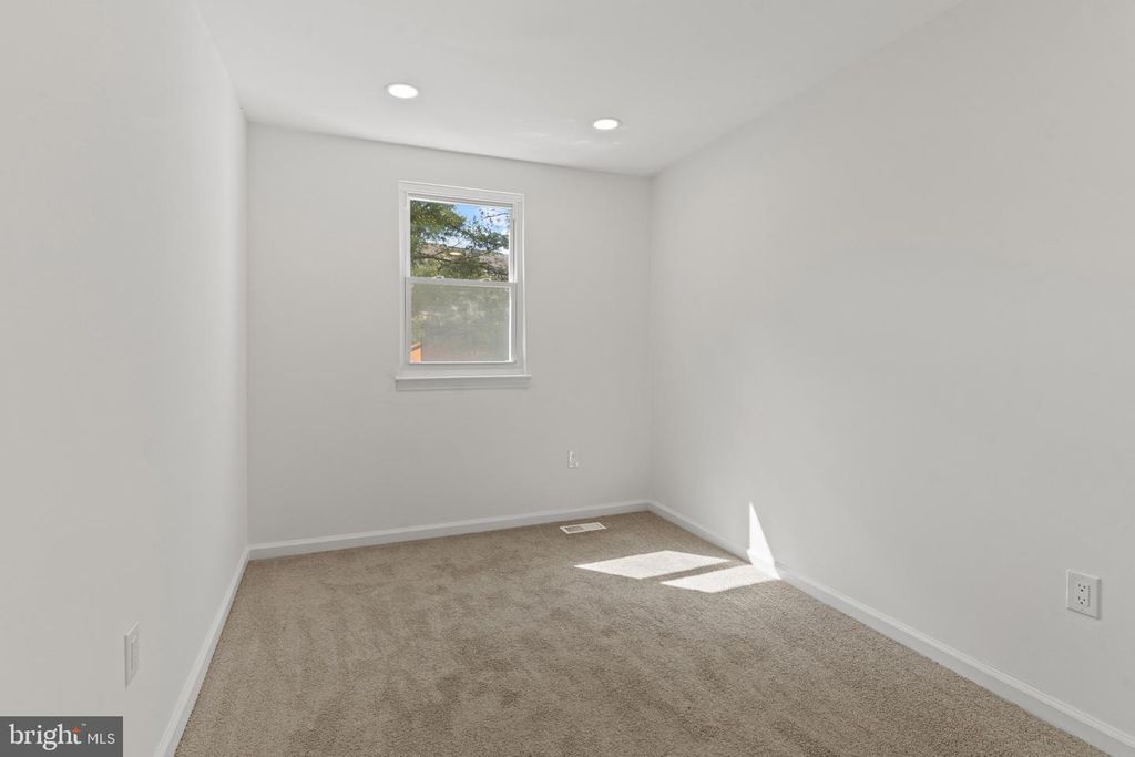 Image 17 of property listing at 6447 UNION CT, Glen Burnie, MD 21061