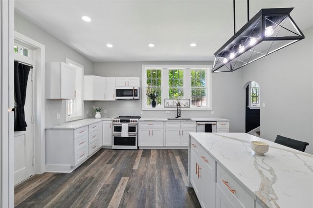 1300 W 3rd Avenue, Corsicana, TX 75110