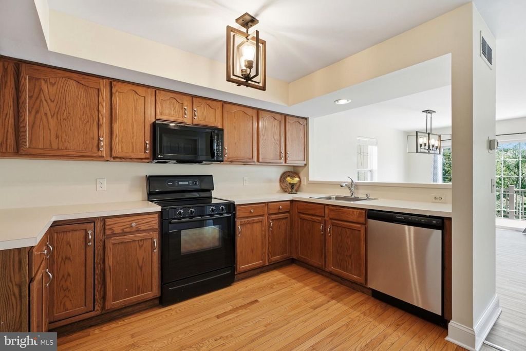 642 NEW MARKET DR, SOUDERTON, PA 18964 — photo 4