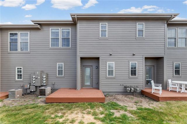 5245 Overland Drive B24, Lawrence, KS 66049