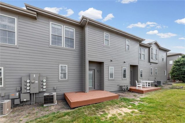 5245 Overland Drive B24, Lawrence, KS 66049