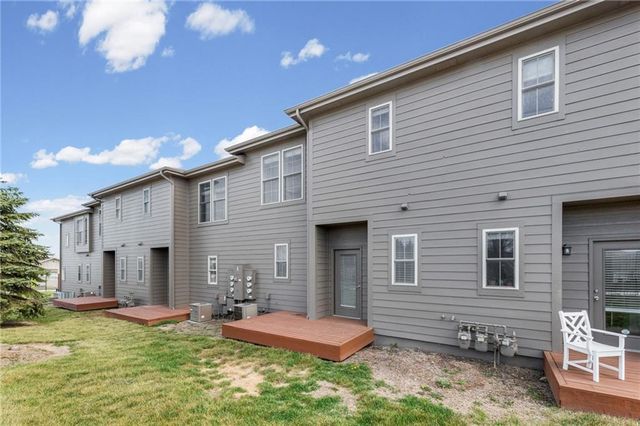 5245 Overland Drive B24, Lawrence, KS 66049