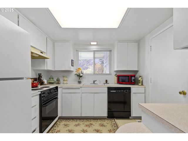 16150 Sw ROYALTY Pkwy, Portland, OR 97224