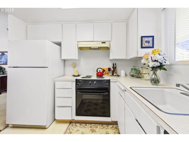 16150 Sw ROYALTY Pkwy, Portland, OR 97224