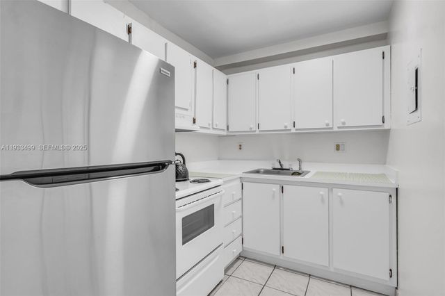 3716 NE 168th St 302, North Miami Beach, FL 33160