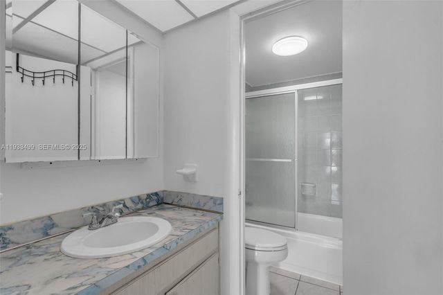 3716 NE 168th St 302, North Miami Beach, FL 33160