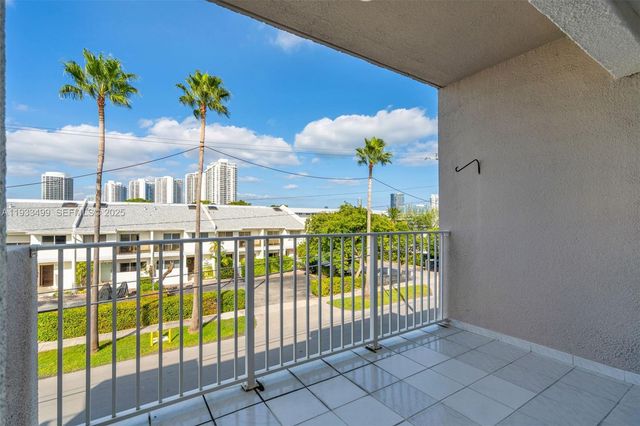 3716 NE 168th St 302, North Miami Beach, FL 33160