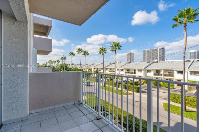 3716 NE 168th St 302, North Miami Beach, FL 33160
