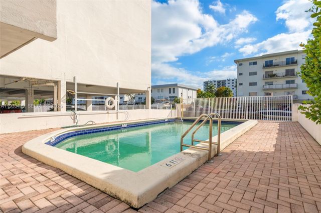 3716 NE 168th St 302, North Miami Beach, FL 33160