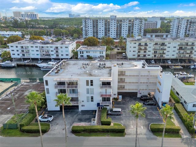 3716 NE 168th St 302, North Miami Beach, FL 33160