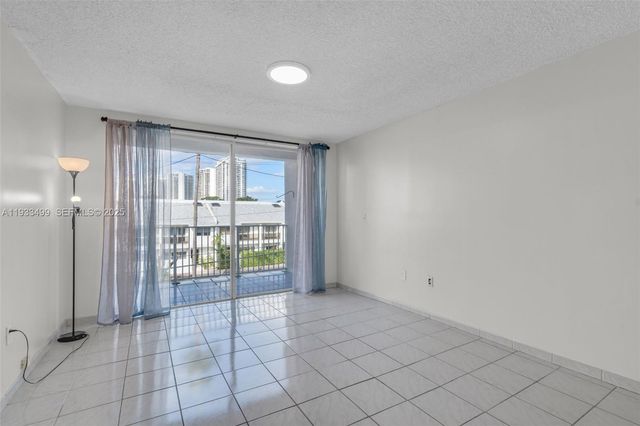3716 NE 168th St 302, North Miami Beach, FL 33160