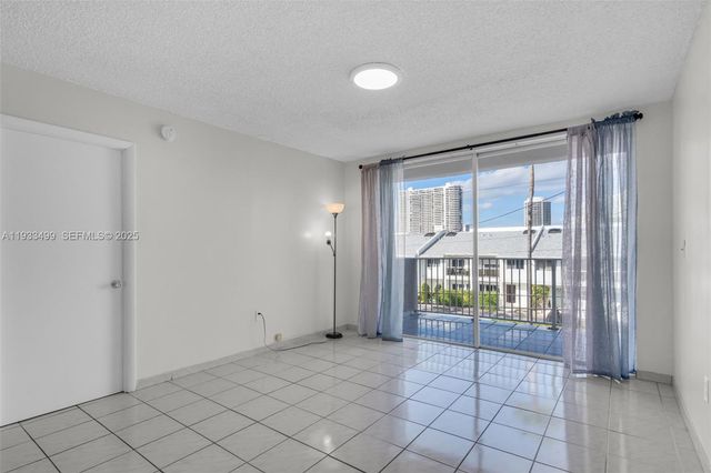 3716 NE 168th St 302, North Miami Beach, FL 33160