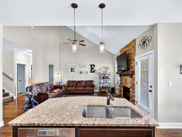 2731 Jasmine St, Lebanon, TN 37087