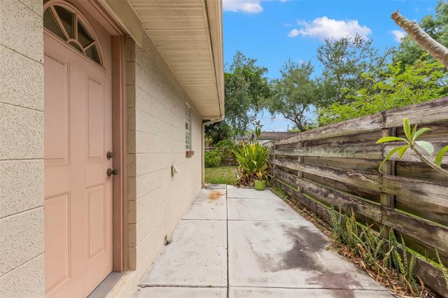 2616 TORONTO, Tampa, FL 33629