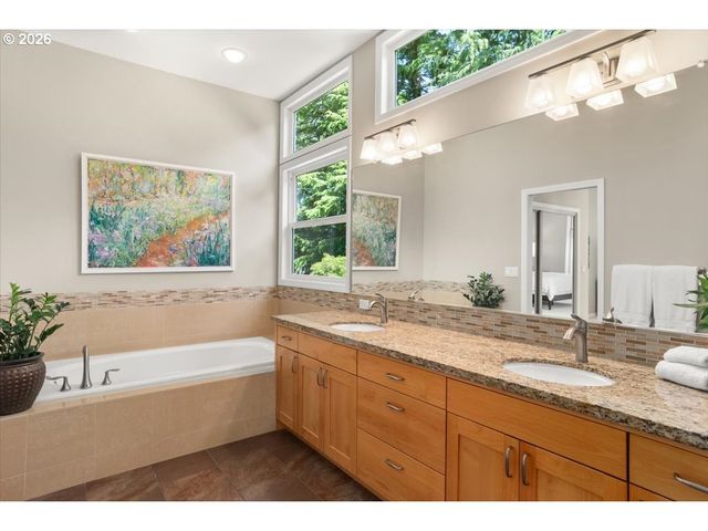 6791 Sw ASHDALE Dr, Portland, OR 97223