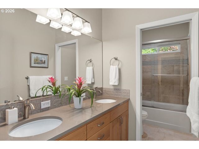 6791 Sw ASHDALE Dr, Portland, OR 97223