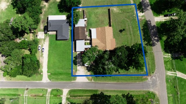 4902 Magnolia Lane, Old River-winfree, TX 77535