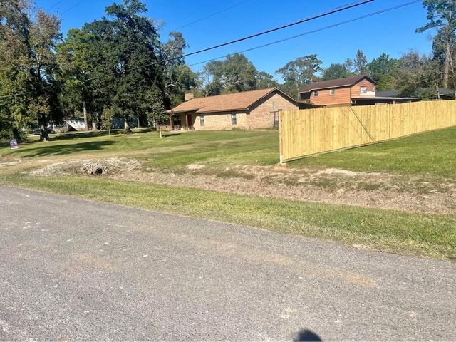 4902 Magnolia Lane, Old River-winfree, TX 77535