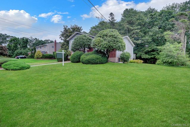 135 Atlantic Place, Hauppauge, NY 11788