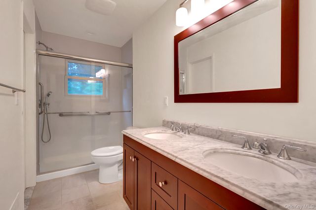 135 Atlantic Place, Hauppauge, NY 11788