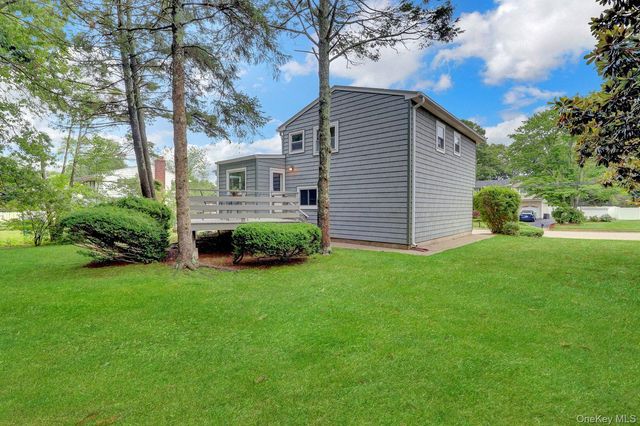 135 Atlantic Place, Hauppauge, NY 11788