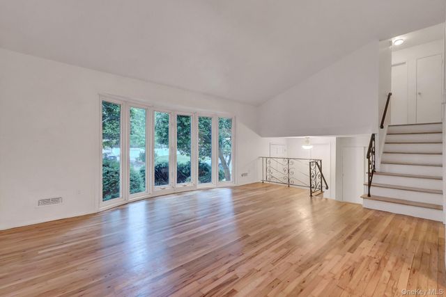 135 Atlantic Place, Hauppauge, NY 11788