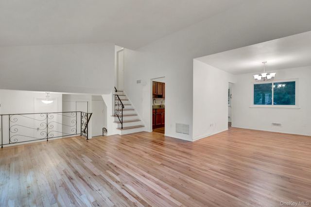 135 Atlantic Place, Hauppauge, NY 11788