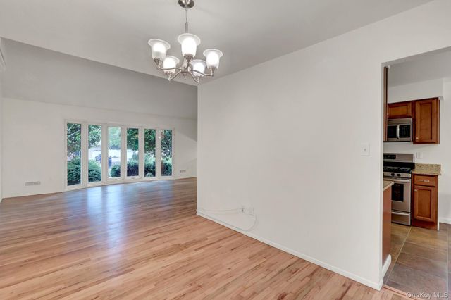 135 Atlantic Place, Hauppauge, NY 11788
