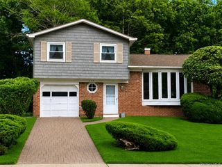 135 Atlantic Place, Hauppauge, NY 11788