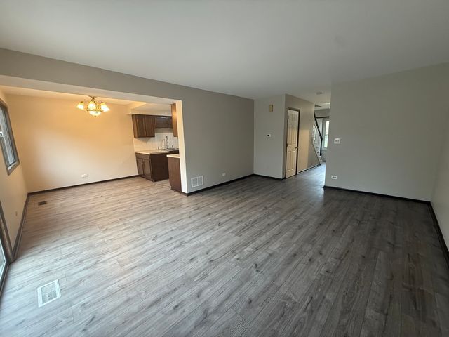 1951 Windward Lane, Hanover Park, IL 60133
