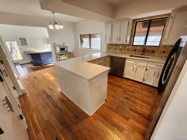 6 Dartmouth Drive, Shelton, CT 06484