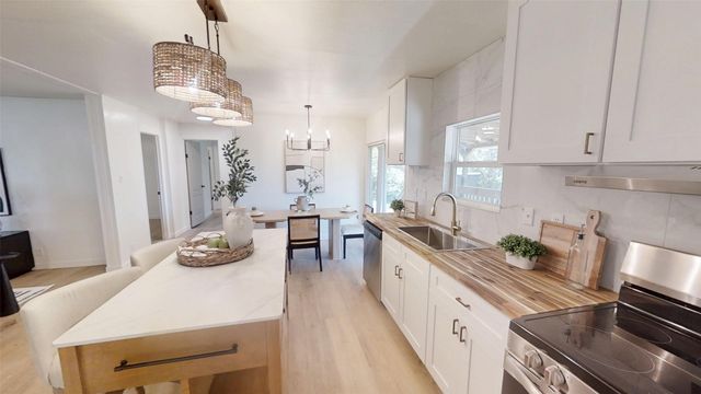 902 Pecos River Drive, Granbury, TX 76048