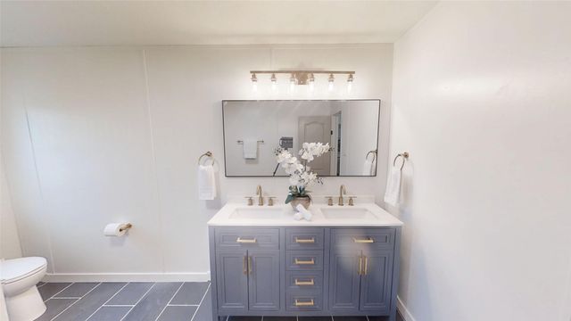 902 Pecos River Drive, Granbury, TX 76048