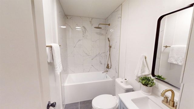 902 Pecos River Drive, Granbury, TX 76048