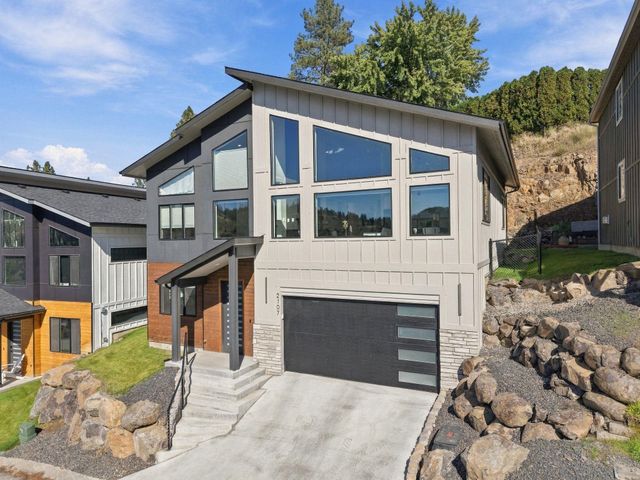 2107 E Turnberry Ln, Spokane, WA 99223