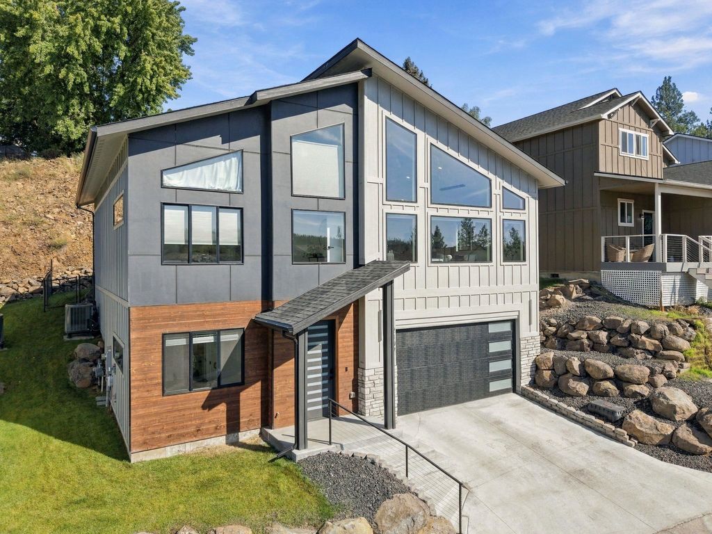 2107 E Turnberry Ln, Spokane, WA 99223 photo 2