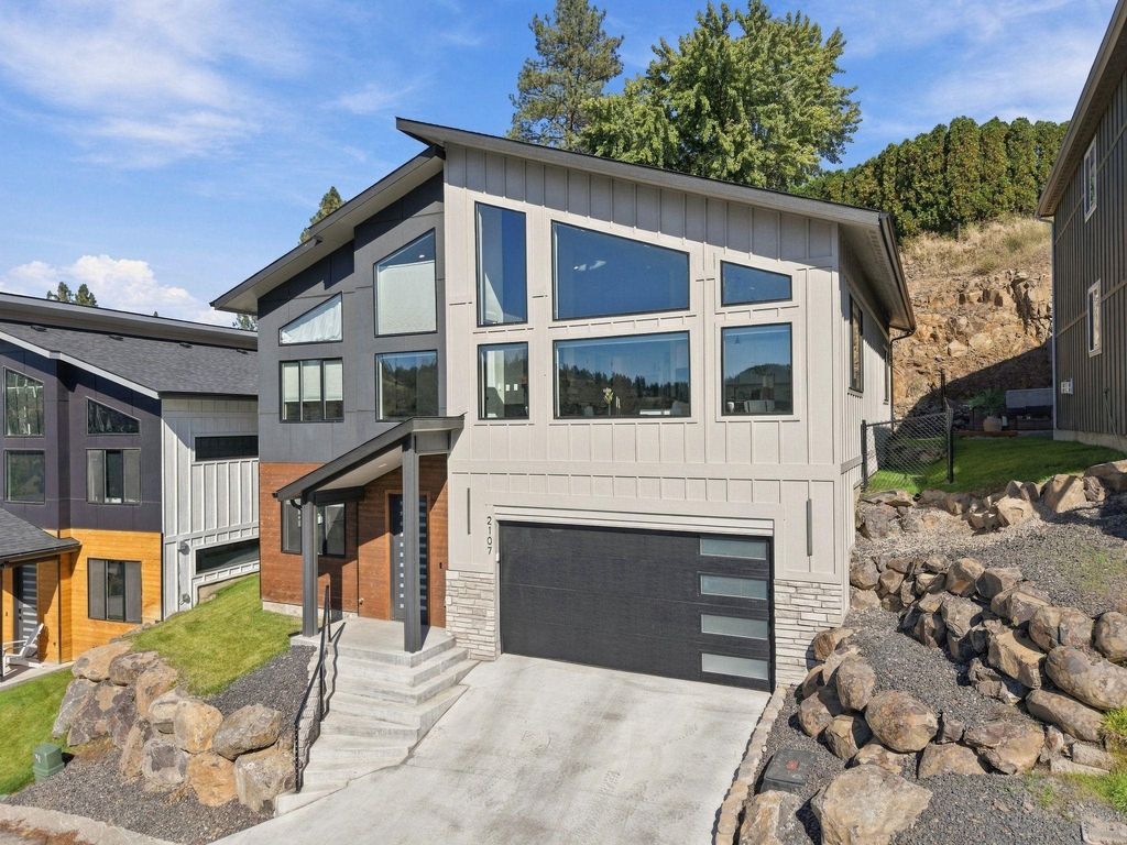 2107 E Turnberry Ln, Spokane, WA 99223 photo 3
