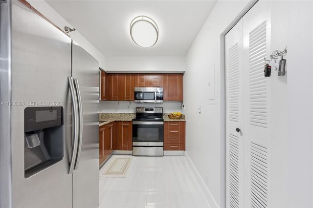 3300 NE 191st St 714, Aventura, FL 33180