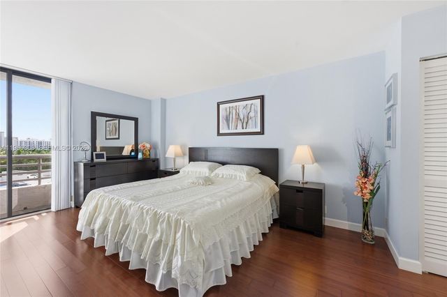 3300 NE 191st St 714, Aventura, FL 33180