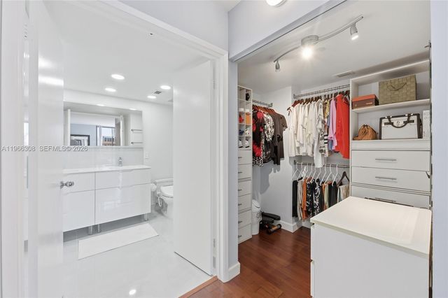 3300 NE 191st St 714, Aventura, FL 33180