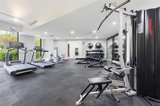 3300 NE 191st St 714, Aventura, FL 33180