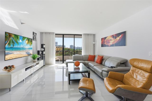 3300 NE 191st St 714, Aventura, FL 33180