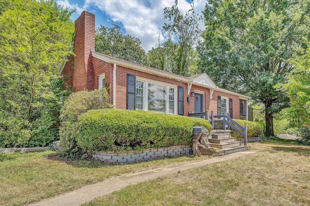 2750 Derwent DR SW, Roanoke, VA 24015