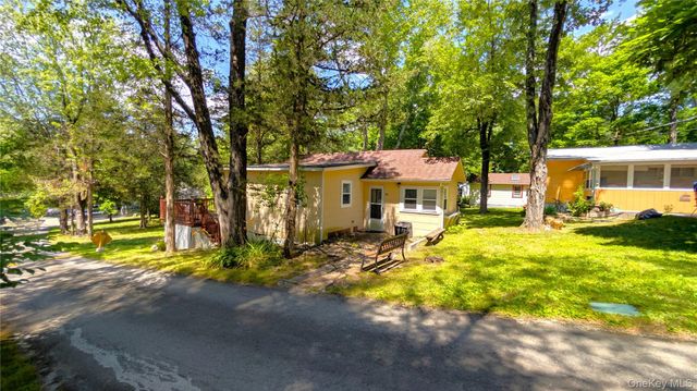 50 GLANHOPE Road 21, Hopewell Junction, NY 12533