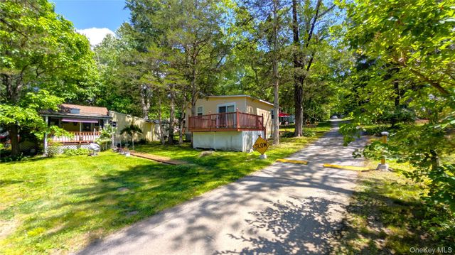 50 GLANHOPE Road 21, Hopewell Junction, NY 12533